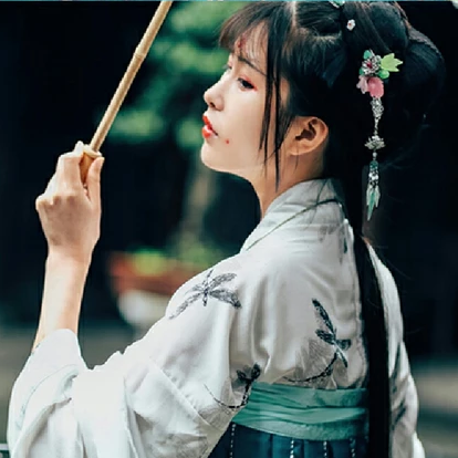 清新繁花帶傘女生頭像，唯美古風(fēng)真人頭像