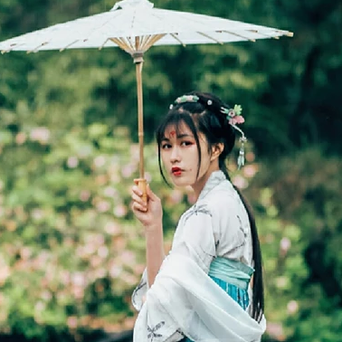 清新繁花帶傘女生頭像，唯美古風(fēng)真人頭像