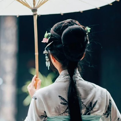 清新繁花帶傘女生頭像，唯美古風(fēng)真人頭像