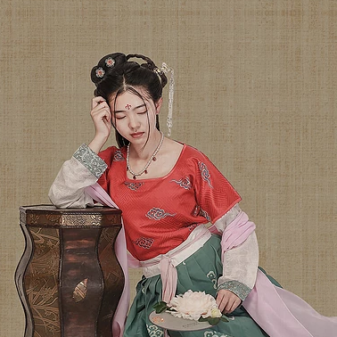 古典牡丹帶傘團(tuán)扇女生頭像，唯美古風(fēng)真人頭像