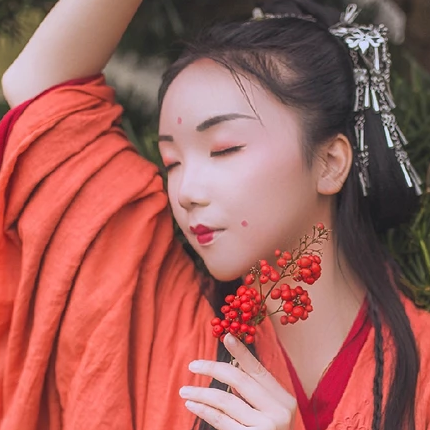 紅豆相思紅衣女生頭像，唯美古風(fēng)真人頭像
