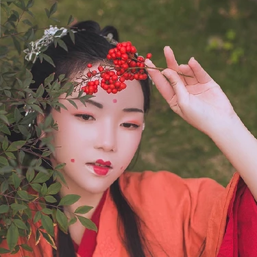 紅豆相思紅衣女生頭像，唯美古風(fēng)真人頭像