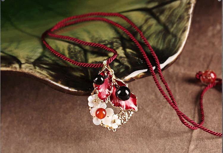 簡(jiǎn)約貝殼花朵吊墜首飾，妖艷古風(fēng)紅色項(xiàng)鏈