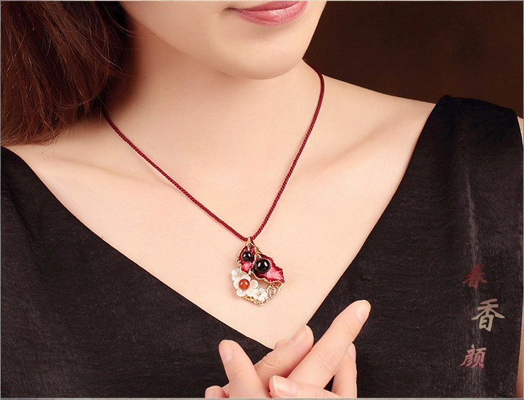 簡(jiǎn)約貝殼花朵吊墜首飾，妖艷古風(fēng)紅色項(xiàng)鏈