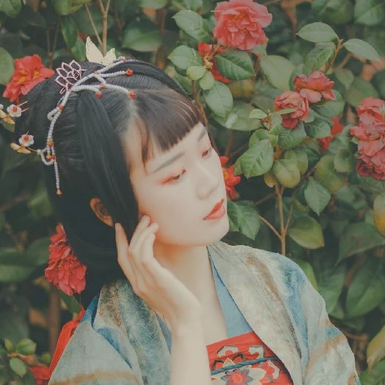 山茶花開女生頭像，唯美古風(fēng)真人頭像