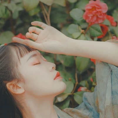 山茶花開女生頭像，唯美古風(fēng)真人頭像