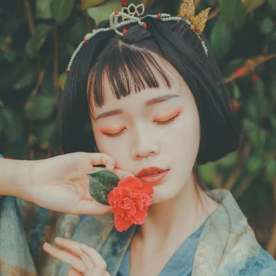 山茶花開女生頭像，唯美古風(fēng)真人頭像