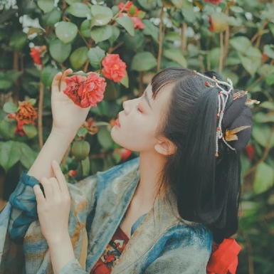 山茶花開女生頭像，唯美古風(fēng)真人頭像
