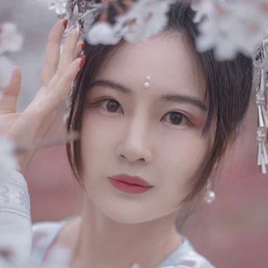 櫻落紛飛帶傘女生頭像，唯美古風(fēng)真人頭像