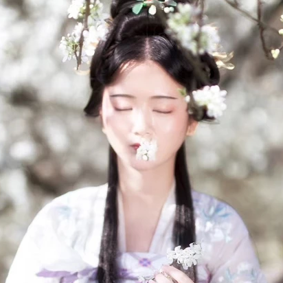 玉山清帶傘女生頭像，唯美古風(fēng)真人頭像