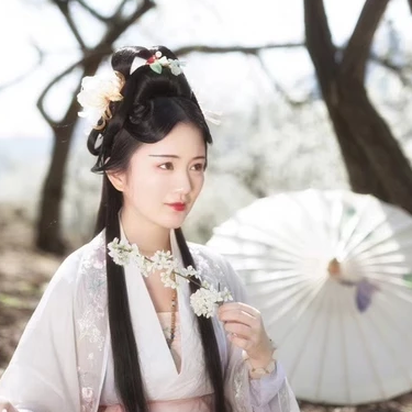 玉山清帶傘女生頭像，唯美古風(fēng)真人頭像