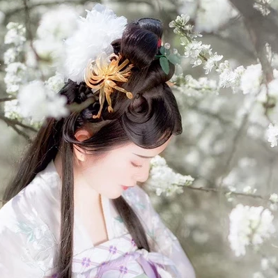 玉山清帶傘女生頭像，唯美古風(fēng)真人頭像