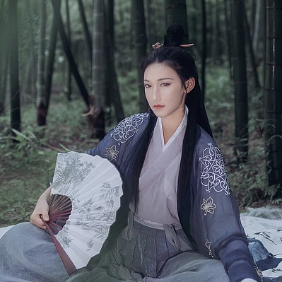 禪意喝酒女生頭像，唯美古風(fēng)真人頭像