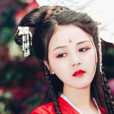 艷麗紅衣女生頭像，唯美古風(fēng)真人頭像