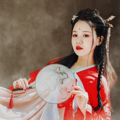 艷麗紅衣女生頭像，唯美古風(fēng)真人頭像