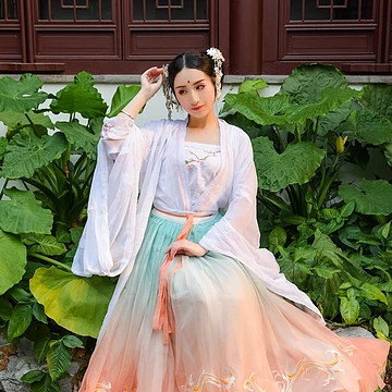 青山煙雨女生頭像，唯美古風(fēng)真人頭像