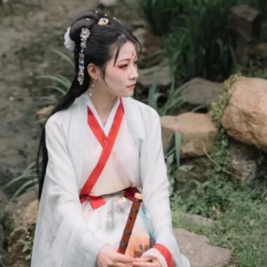 文藝春風(fēng)女生頭像，唯美古風(fēng)真人頭像