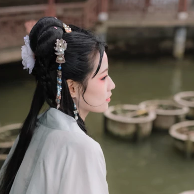 文藝春風(fēng)女生頭像，唯美古風(fēng)真人頭像