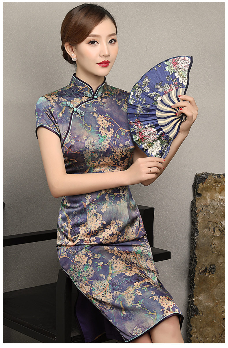 蒼翠復(fù)古修身旗袍，典雅印花旗袍裙