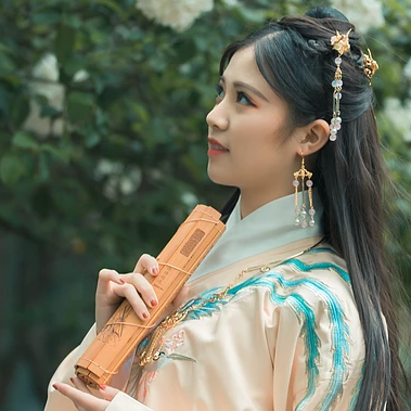繡球花帶團(tuán)扇女生頭像，唯美古風(fēng)真人頭像