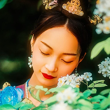 多彩花團(tuán)扇女生頭像，唯美古風(fēng)真人頭像