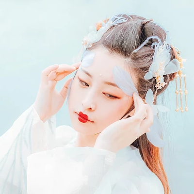 羽仙帶傘女生頭像，唯美古風(fēng)真人頭像