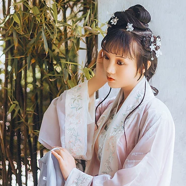 優(yōu)雅庭院女生頭像，唯美古風真人頭像