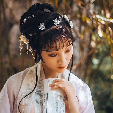 優(yōu)雅庭院女生頭像，唯美古風真人頭像