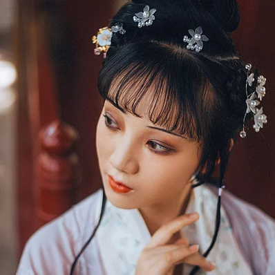 優(yōu)雅庭院女生頭像，唯美古風真人頭像