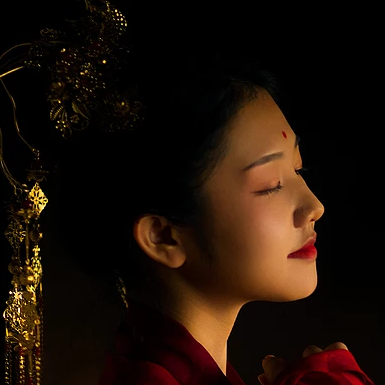 驚艷紅衣女生頭像，唯美古風(fēng)真人頭像