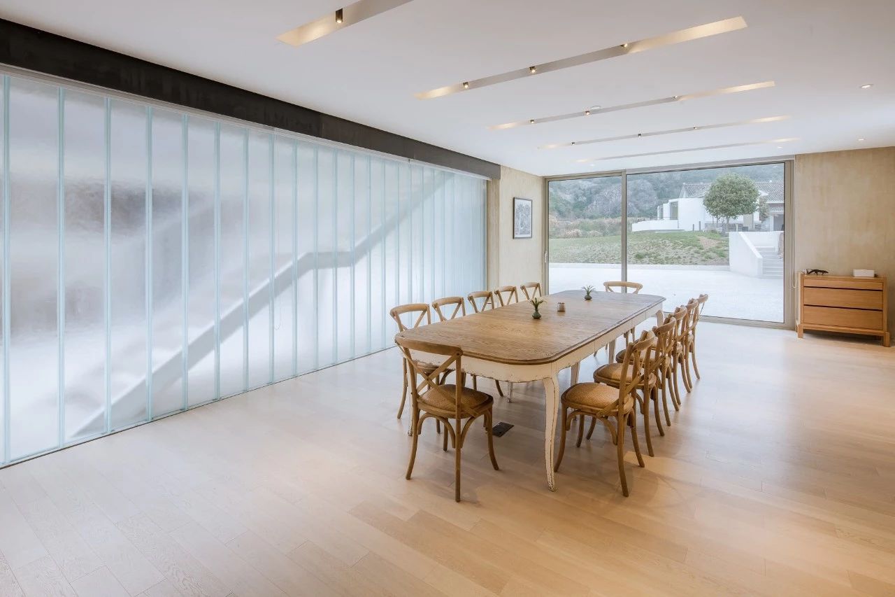 九熹·大樂之野，流水的大樂之野鐵打的小白墻