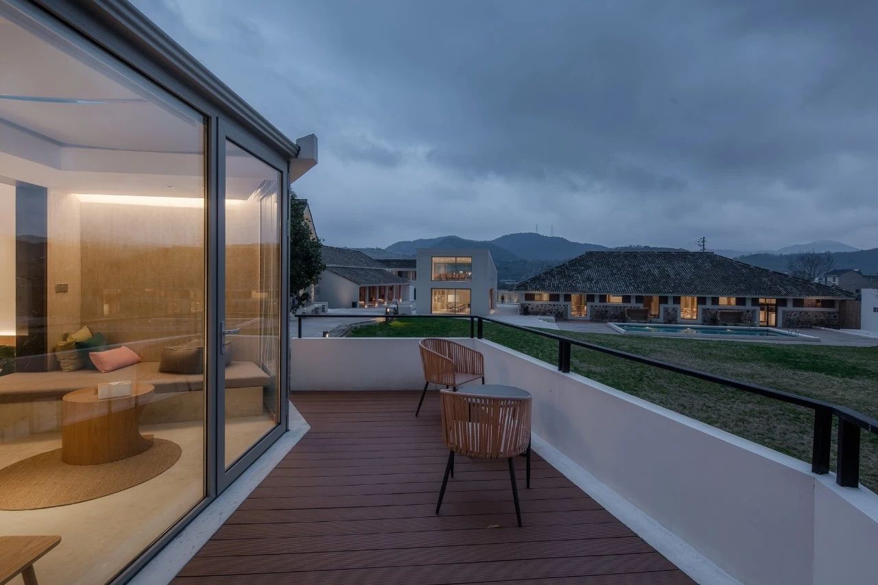 九熹·大樂之野，流水的大樂之野鐵打的小白墻