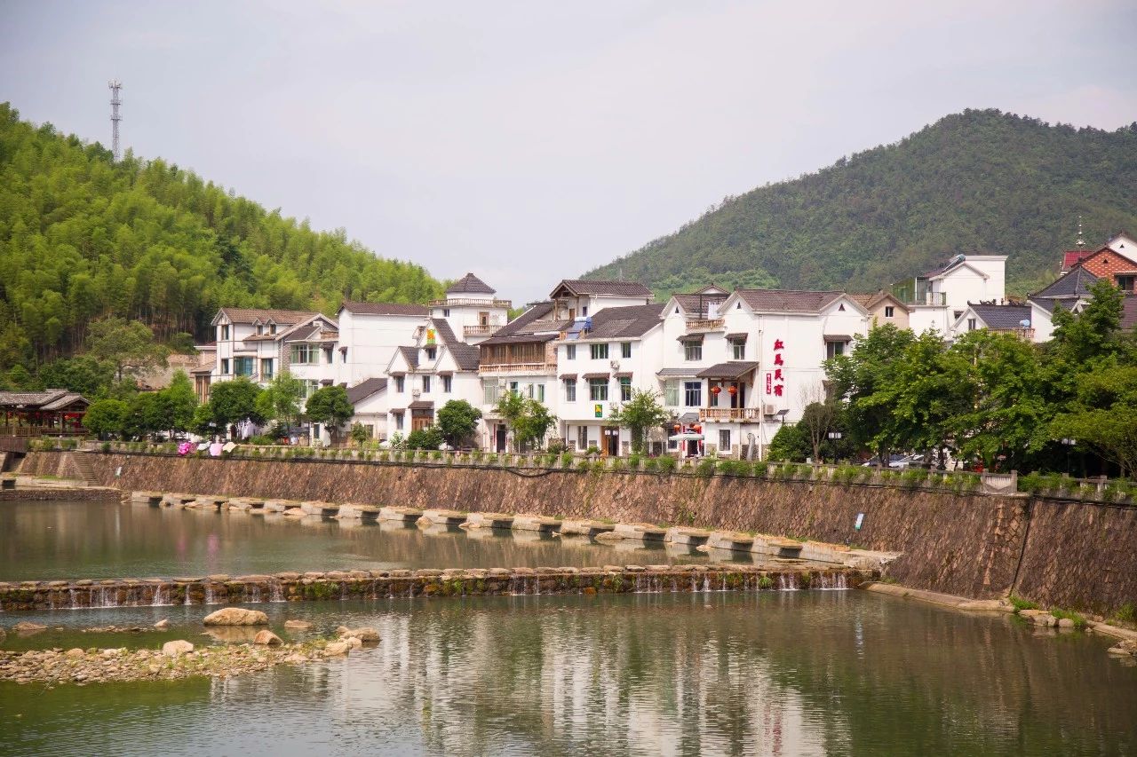 點叁民宿，千島湖坐船賞景豈不詩意？