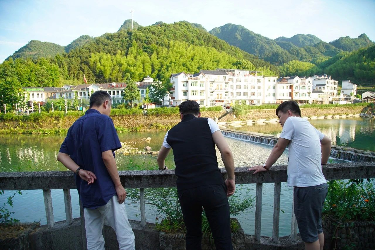 點叁民宿，千島湖坐船賞景豈不詩意？