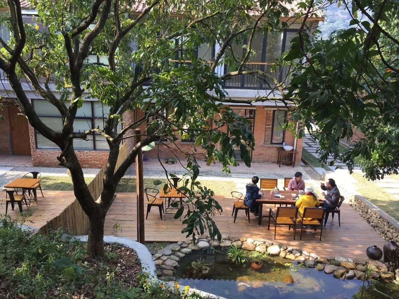 廣州·菁木山舍，有個(gè)木屋開滿鮮花看花開花落