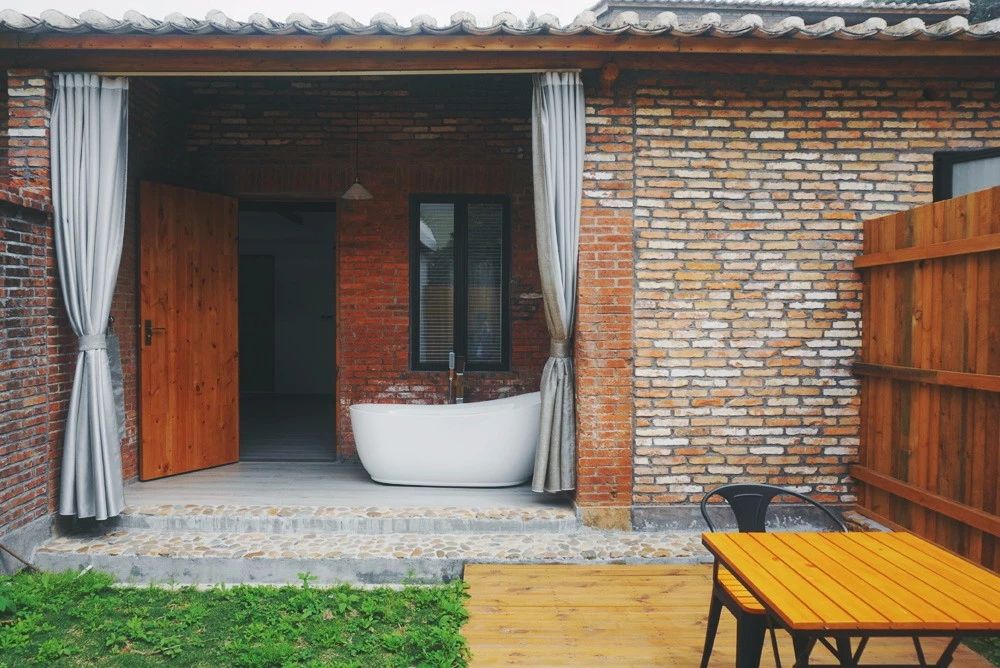 廣州·菁木山舍，有個(gè)木屋開滿鮮花看花開花落