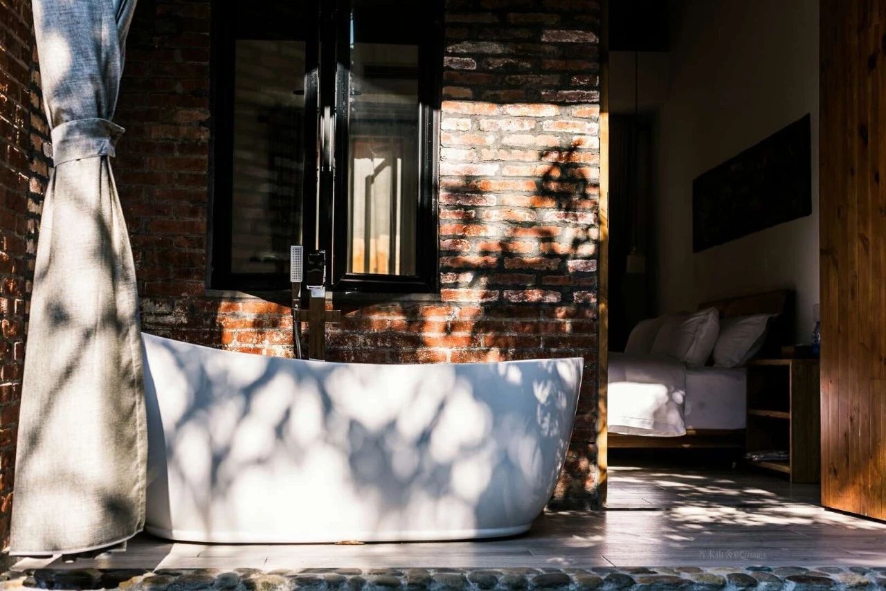 廣州·菁木山舍，有個(gè)木屋開滿鮮花看花開花落