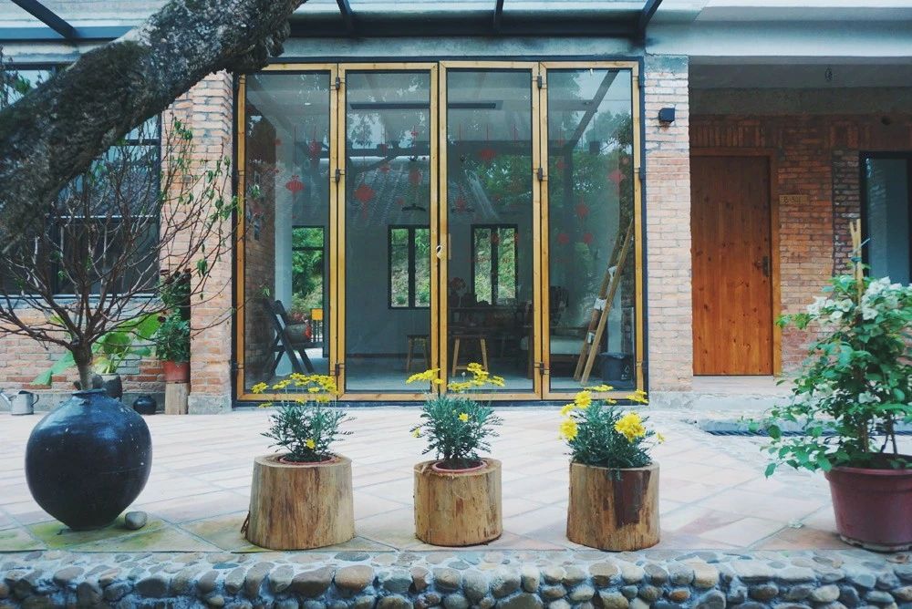 廣州·菁木山舍，有個(gè)木屋開滿鮮花看花開花落