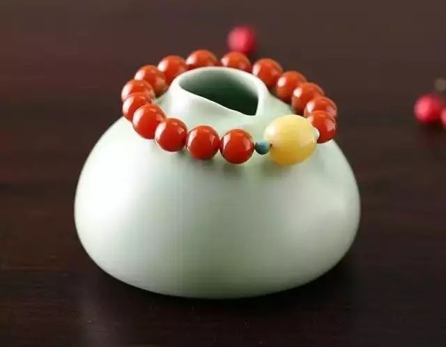 迷戀的紅，南紅手串之美！