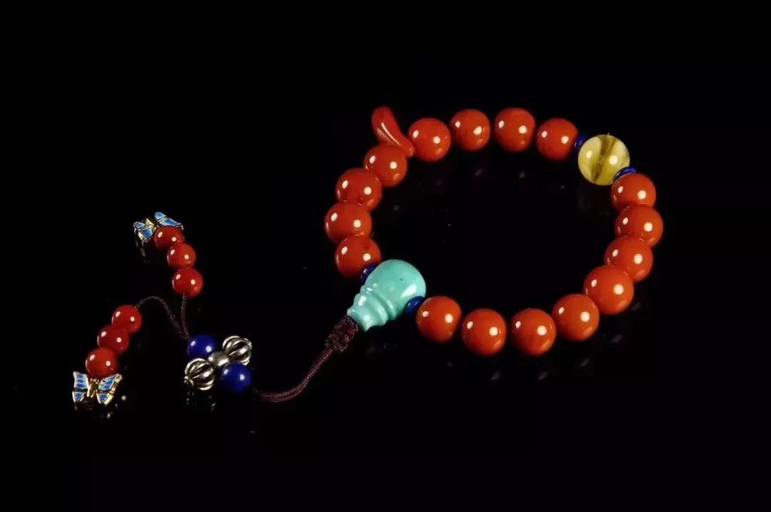 迷戀的紅，南紅手串之美！