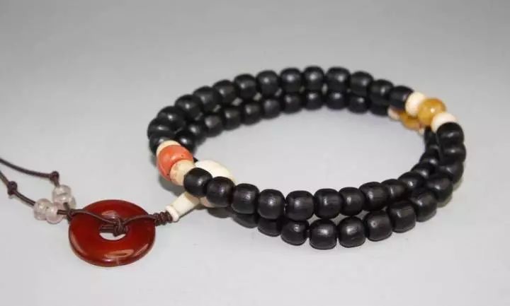 迷戀的紅，南紅手串之美！