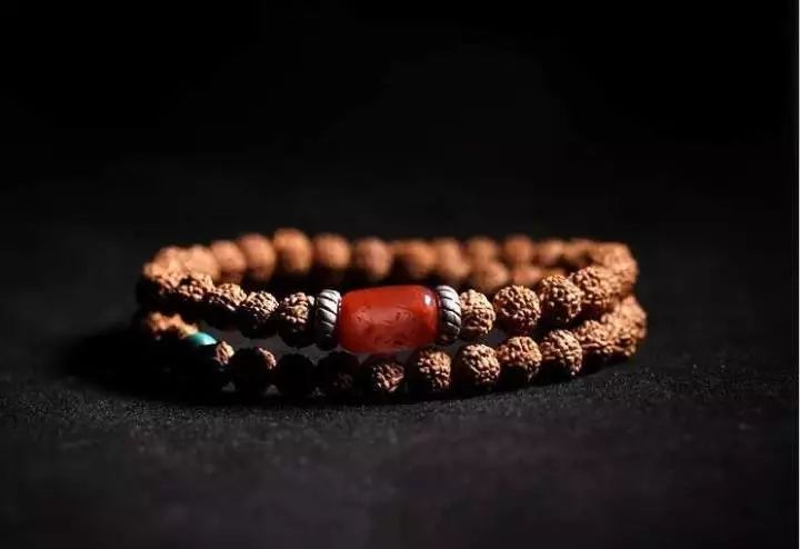 迷戀的紅，南紅手串之美！