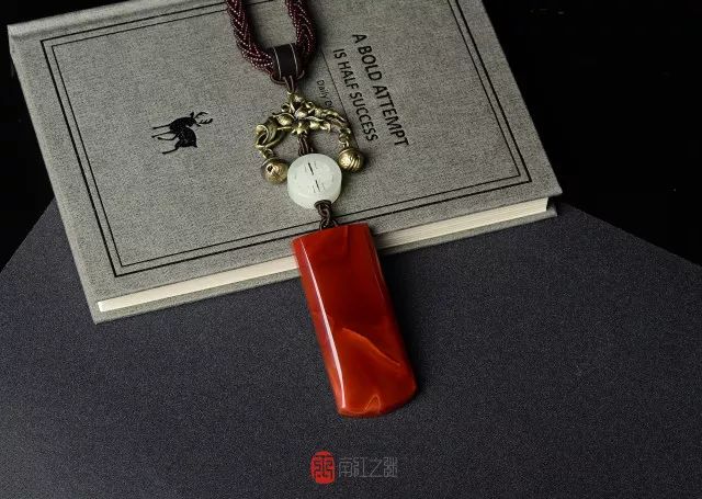 迷戀的紅，南紅手串之美！