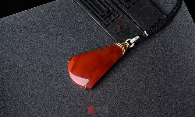 迷戀的紅，南紅手串之美！