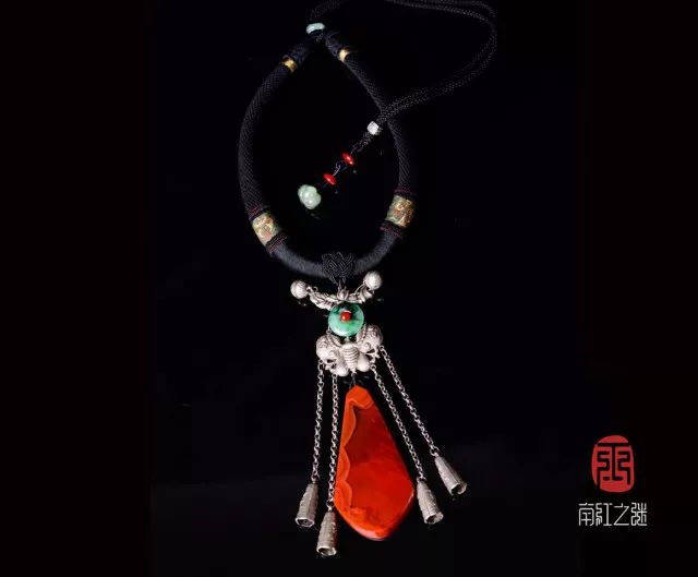 迷戀的紅，南紅手串之美！