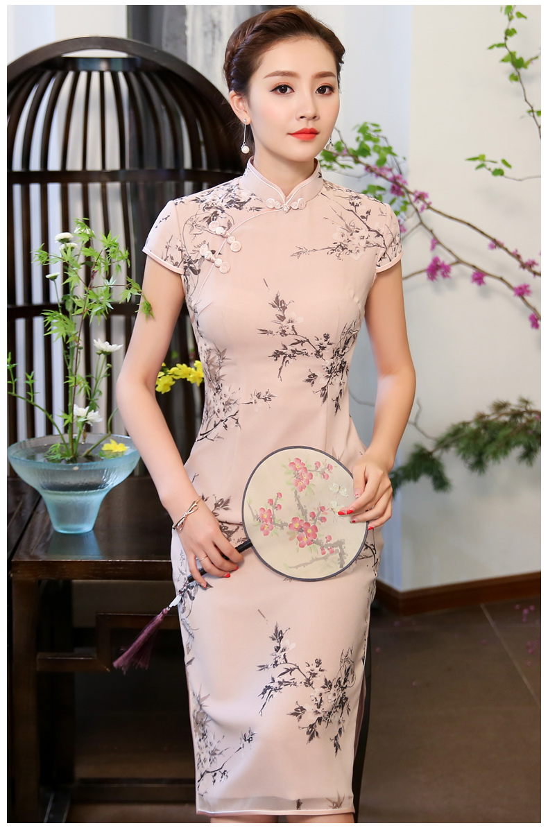 溫婉柔情的粉色旗袍，跨越時(shí)代的美!