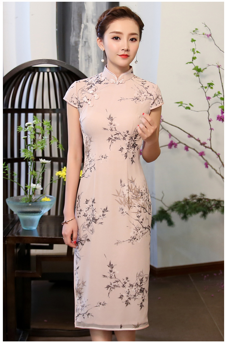 溫婉柔情的粉色旗袍，跨越時(shí)代的美!