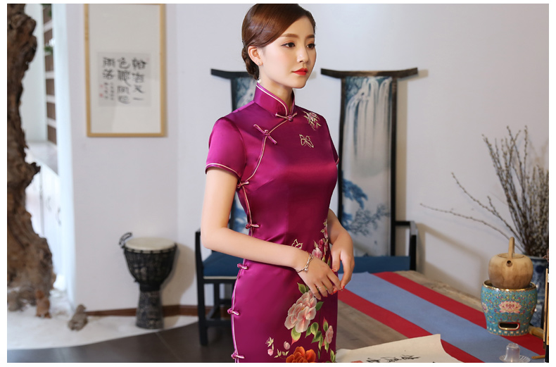 艷而不俗的牡丹繡花旗袍，嫵媚風(fēng)情十足!