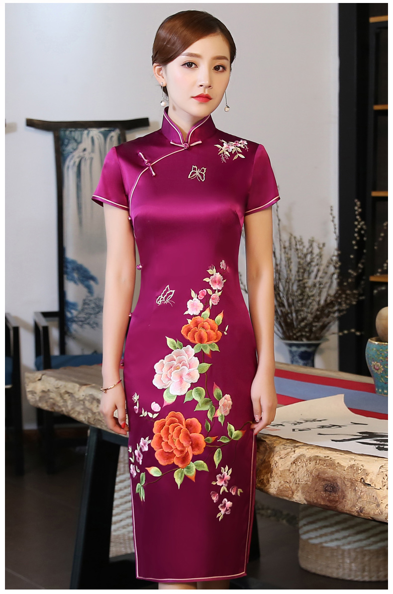 艷而不俗的牡丹繡花旗袍，嫵媚風(fēng)情十足!