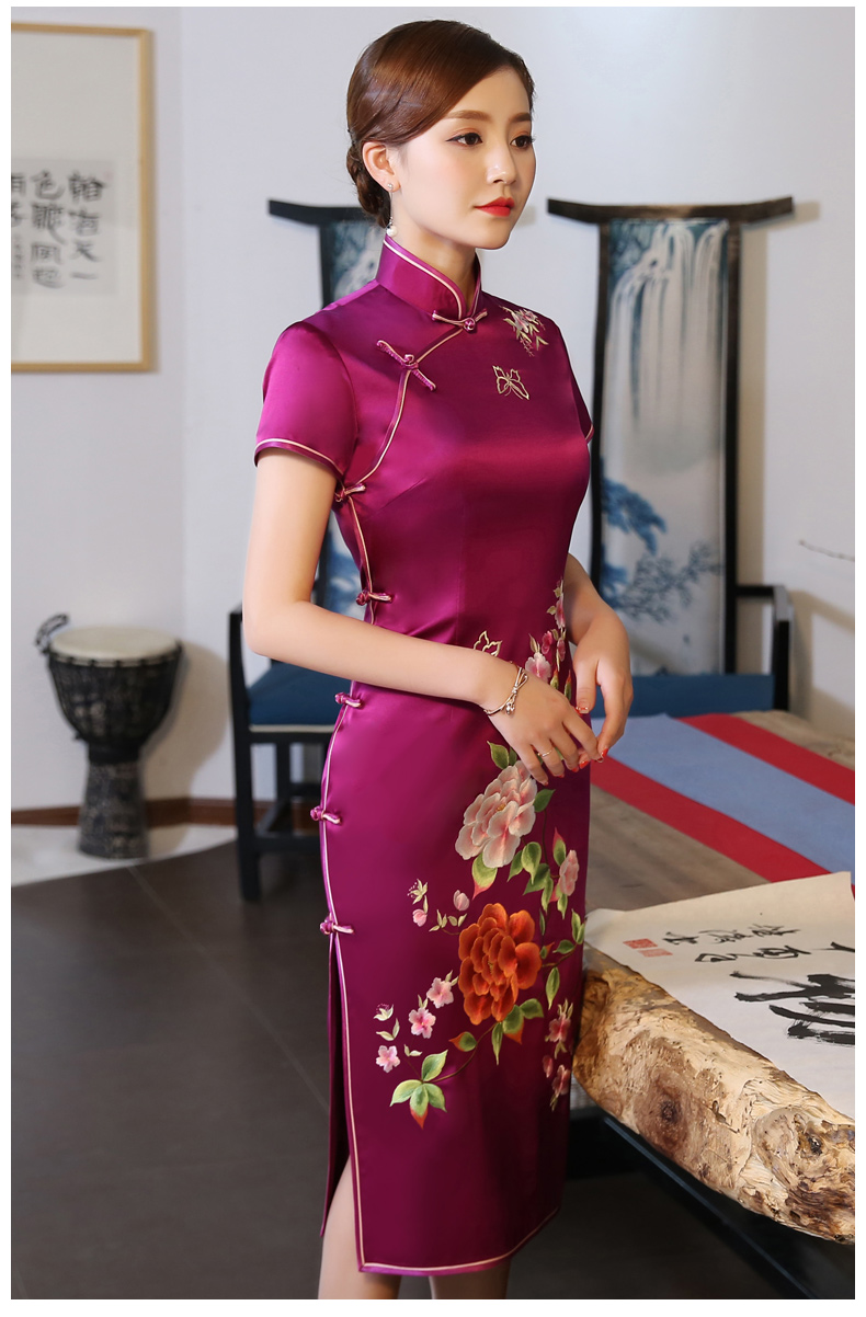 艷而不俗的牡丹繡花旗袍，嫵媚風(fēng)情十足!